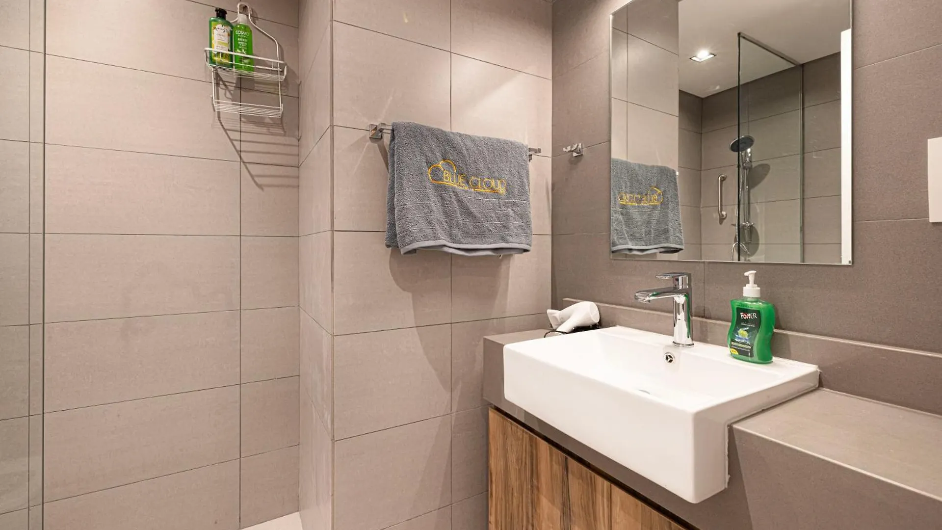 שארג'ה Luxe Haven Apartment By Blue Cloud Holidays